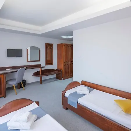 Randy Hotel